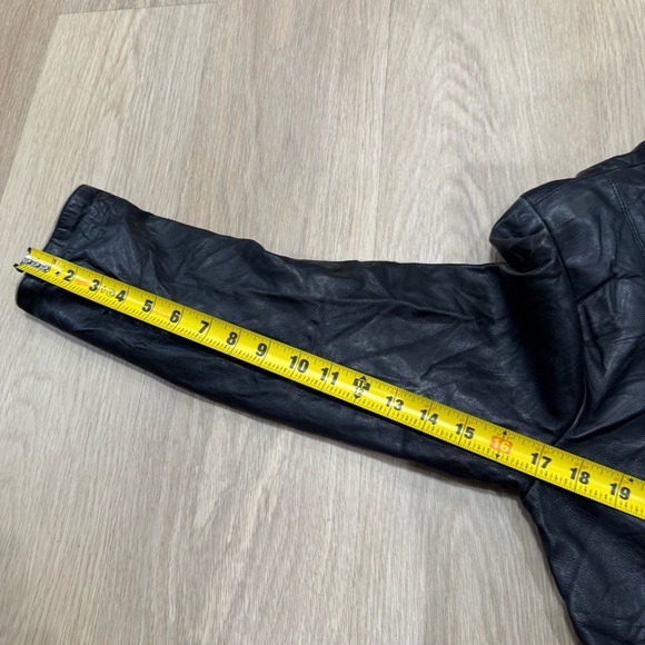 Alji piel Women's Black Leather Button-Front Jacket with Cream Contrast Collar - Picture 4 of 11